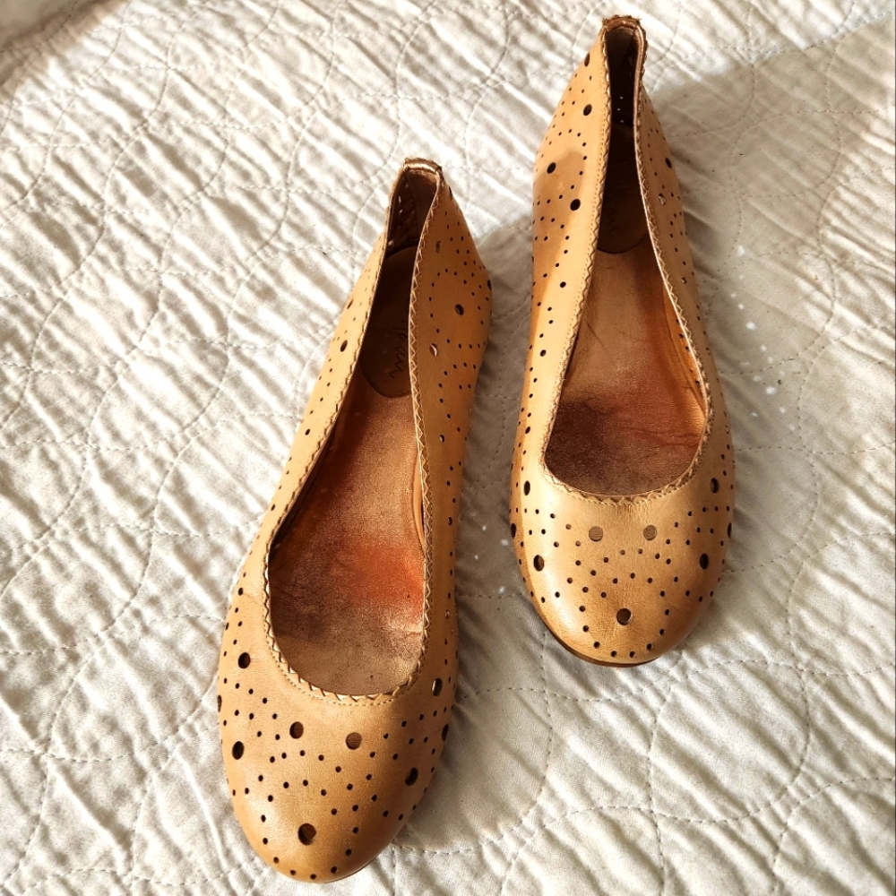 Cole Haan Perforated Tan Metallic Rose Gold Leather Flat 7B